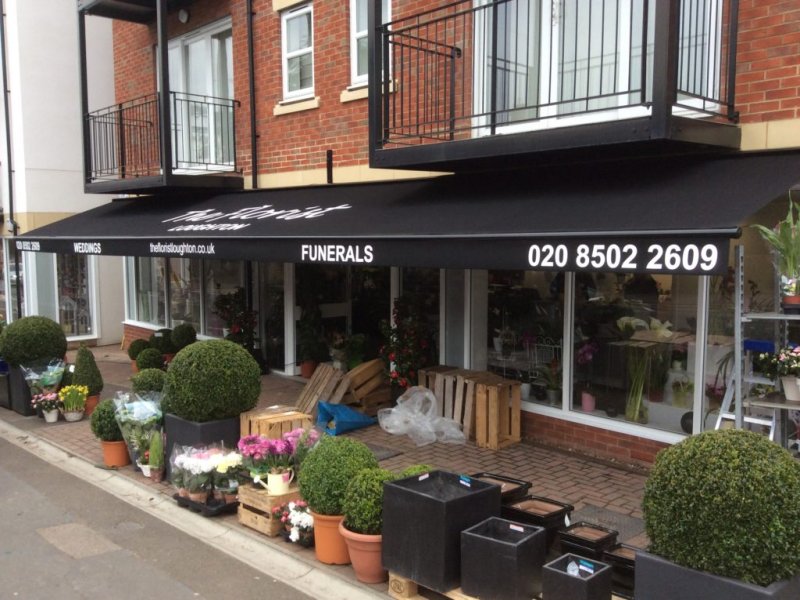 Commercial-Weinor-Awning-Loughton